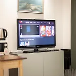Mega Cool Flat France Suisse Apartman *